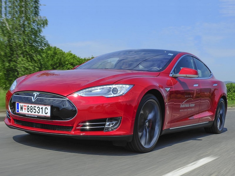 Tesla Experience - elektromobil Tesla S na operativní leasing 